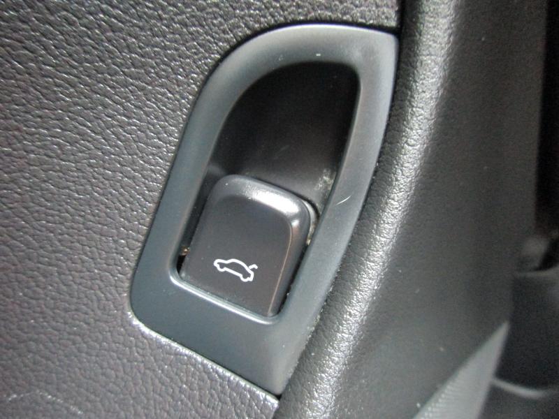 Audi A4 2.0T Sedan quattro Tiptronic 2011 Audi A4 2.0T Sedan quattro Tiptronic 2011
