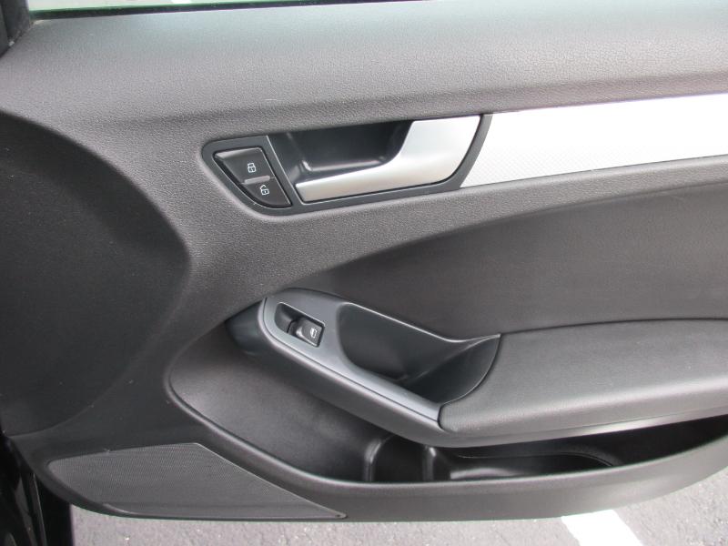 Audi A4 2.0T Sedan quattro Tiptronic 2011 Audi A4 2.0T Sedan quattro Tiptronic 2011
