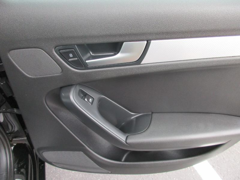Audi A4 2.0T Sedan quattro Tiptronic 2011 Audi A4 2.0T Sedan quattro Tiptronic 2011