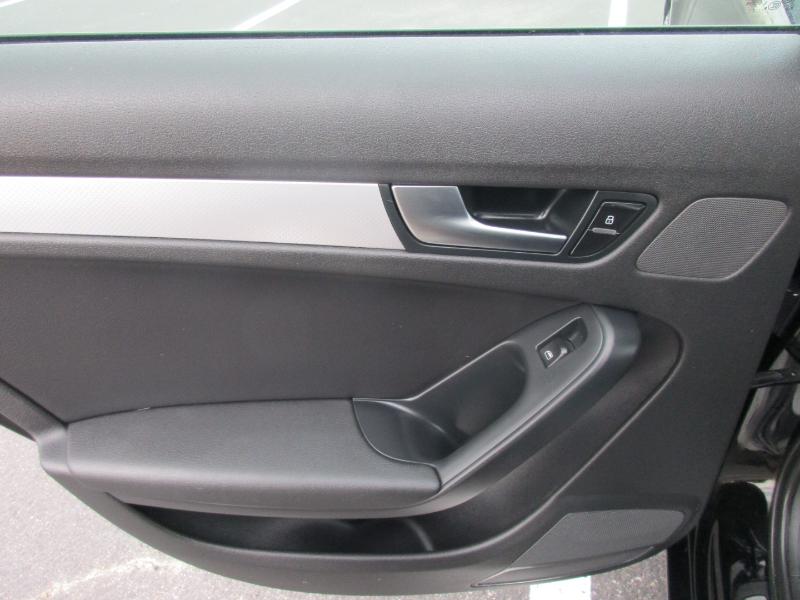Audi A4 2.0T Sedan quattro Tiptronic 2011 Audi A4 2.0T Sedan quattro Tiptronic 2011