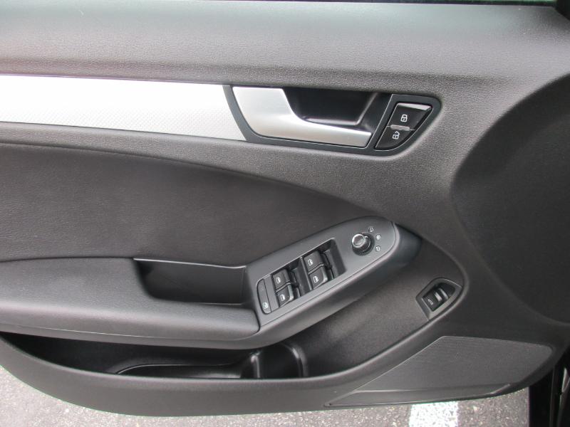 Audi A4 2.0T Sedan quattro Tiptronic 2011 Audi A4 2.0T Sedan quattro Tiptronic 2011