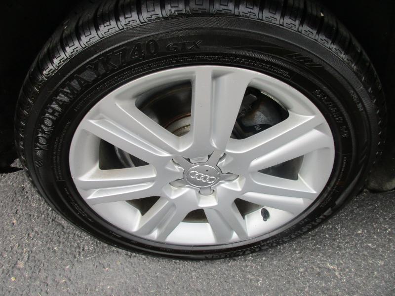 Audi A4 2.0T Sedan quattro Tiptronic 2011 Audi A4 2.0T Sedan quattro Tiptronic 2011