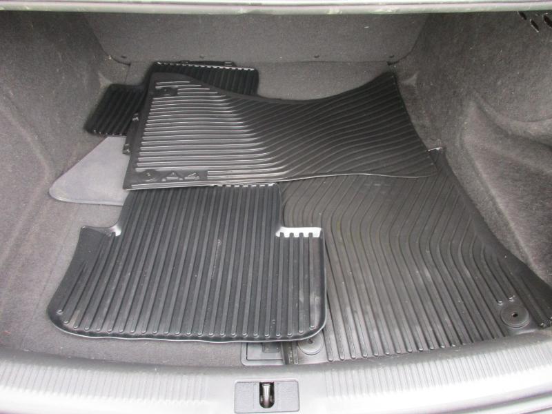 Audi A4 2.0T Sedan quattro Tiptronic 2011 Audi A4 2.0T Sedan quattro Tiptronic 2011
