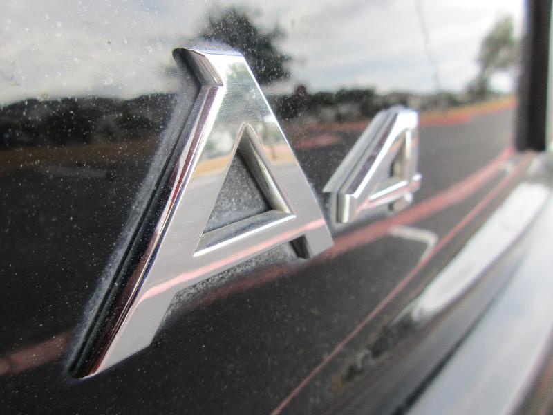 Audi A4 2.0T Sedan quattro Tiptronic 2011 Audi A4 2.0T Sedan quattro Tiptronic 2011