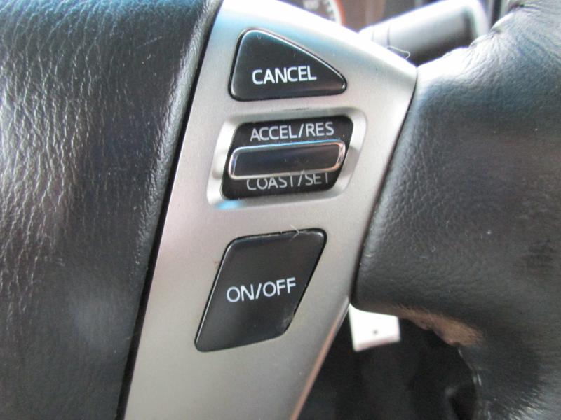 Nissan Titan SV Crew Cab 2WD 2013