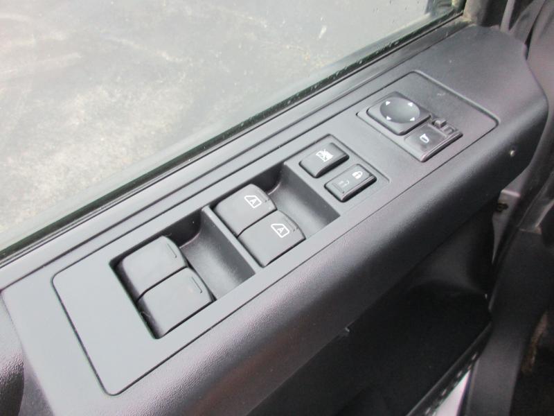 Nissan Titan SV Crew Cab 2WD 2013