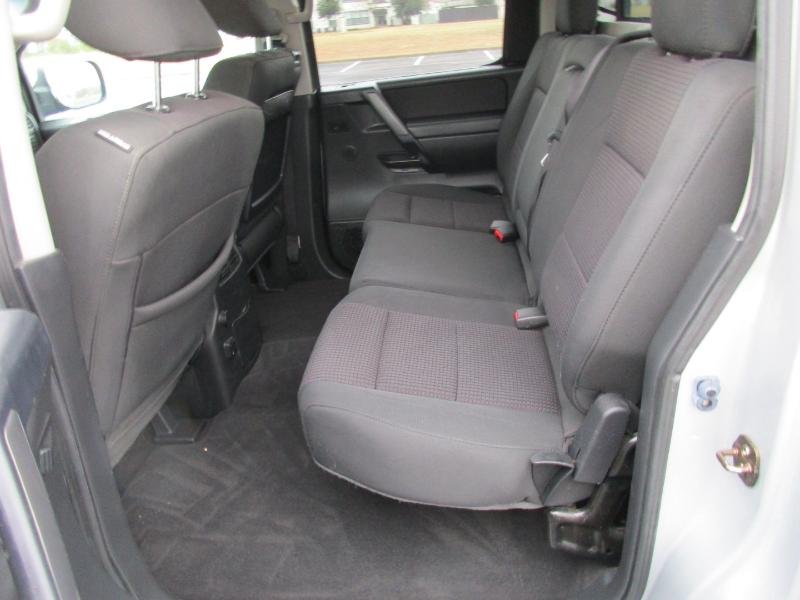 Nissan Titan SV Crew Cab 2WD 2013