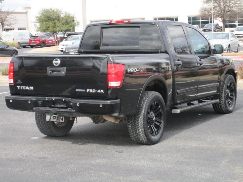Nissan Titan PRO-4X Crew Cab 4WD SWB 2013