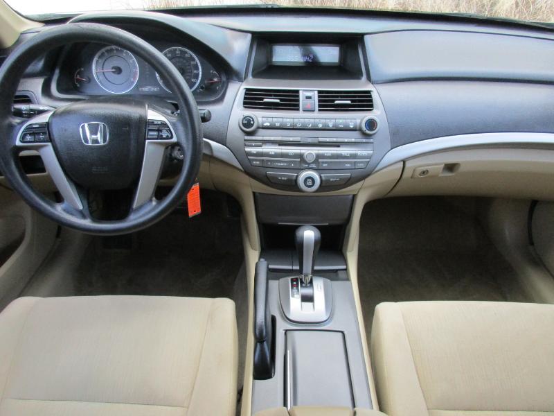 Honda Accord LX sedan AT 2011