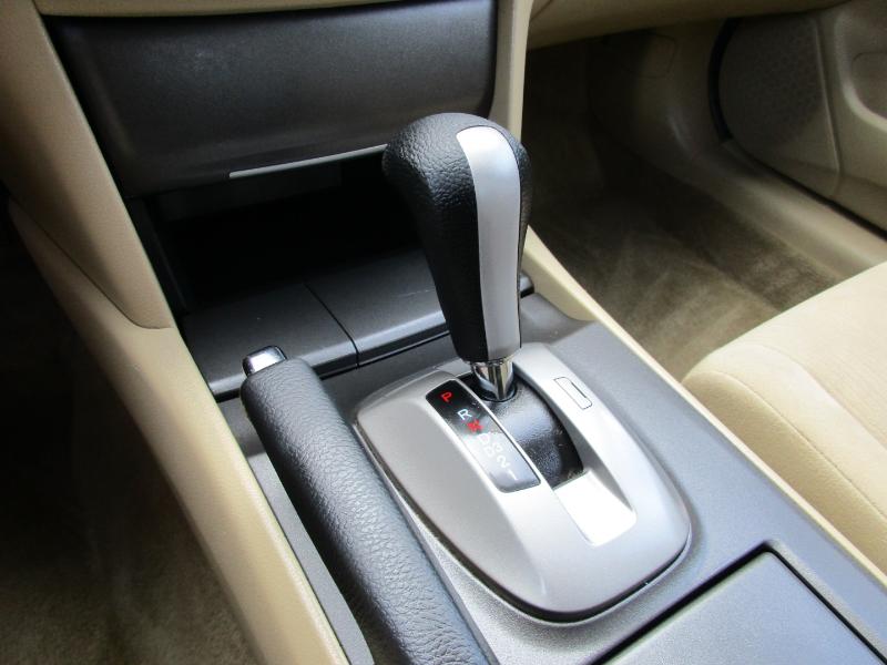 Honda Accord LX sedan AT 2011