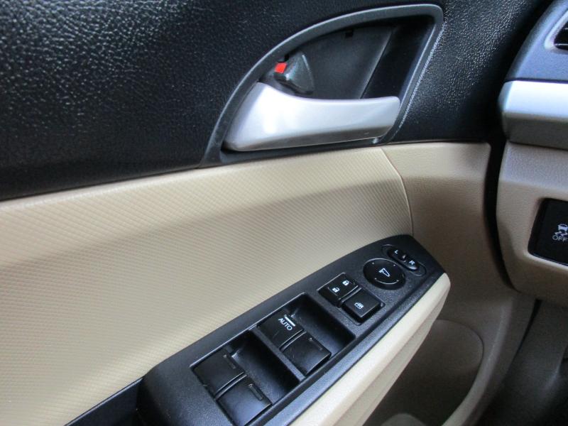 Honda Accord LX sedan AT 2011