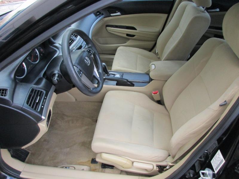 Honda Accord LX sedan AT 2011