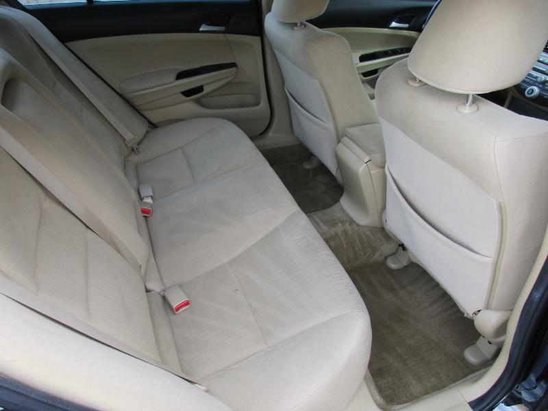 Honda Accord LX sedan AT 2011