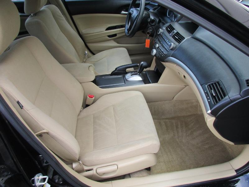 Honda Accord LX sedan AT 2011