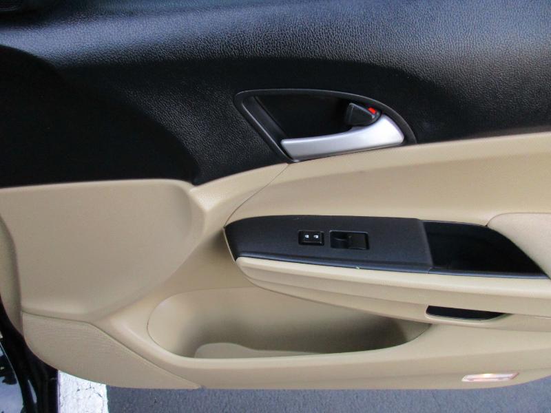 Honda Accord LX sedan AT 2011