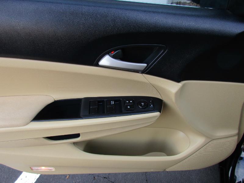 Honda Accord LX sedan AT 2011