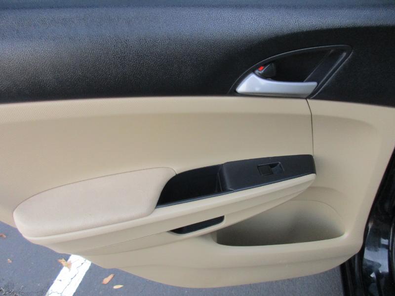 Honda Accord LX sedan AT 2011