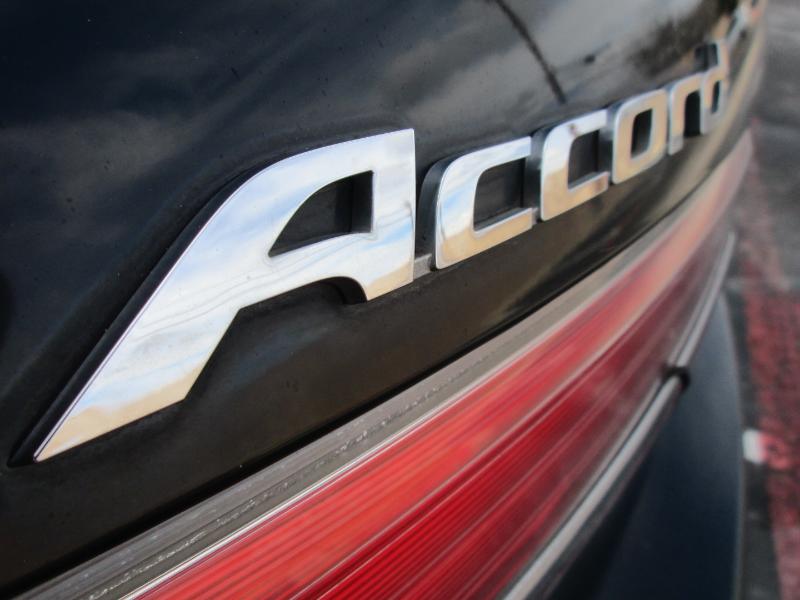 Honda Accord LX sedan AT 2011