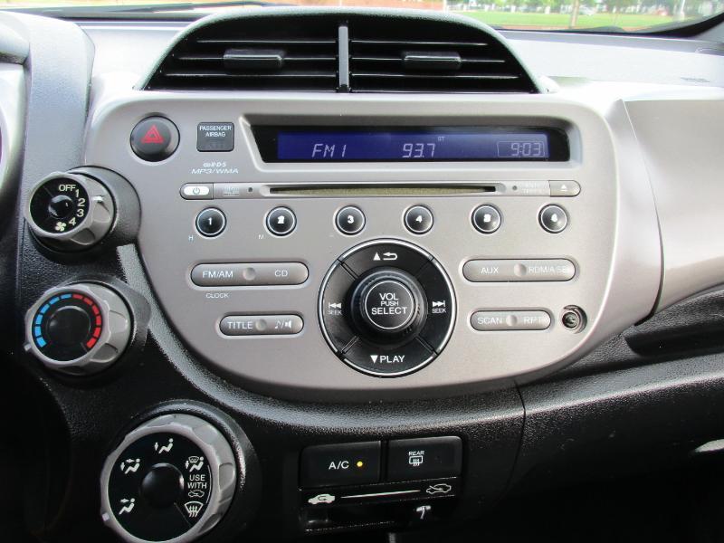 Honda Fit Sport 5-Speed AT 2011