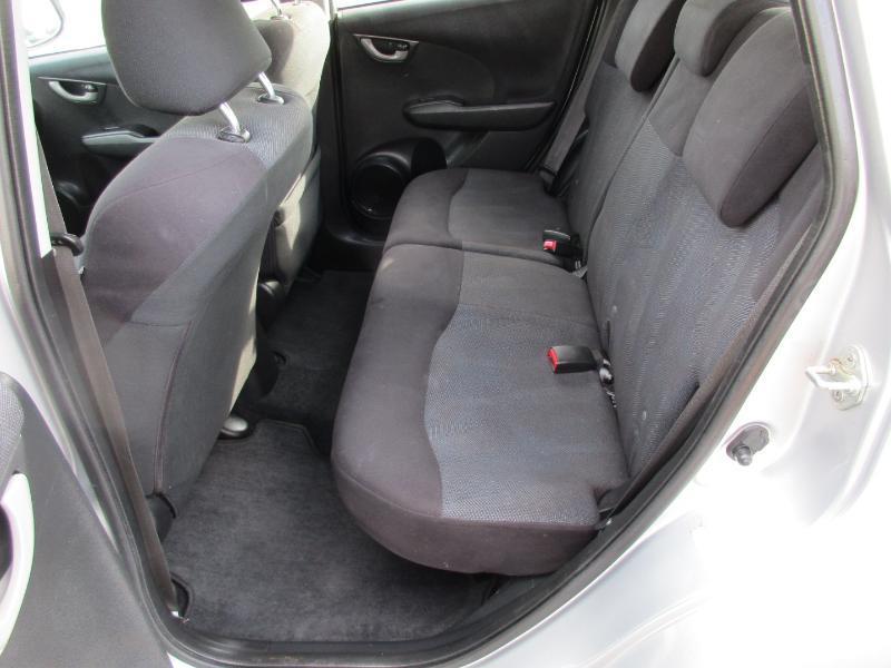 Honda Fit Sport 5-Speed AT 2011