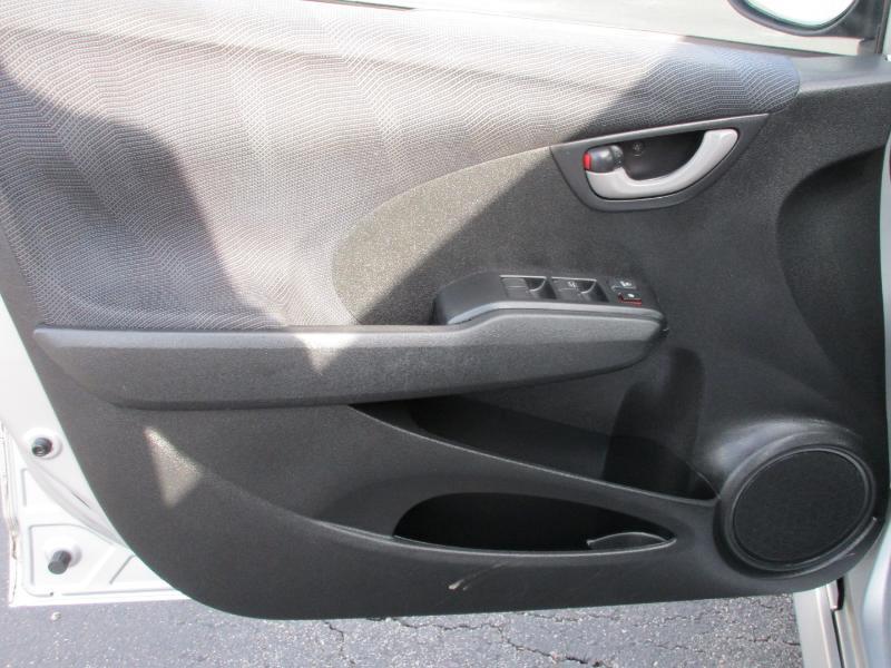 Honda Fit Sport 5-Speed AT 2011