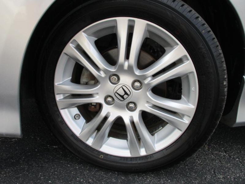 Honda Fit Sport 5-Speed AT 2011