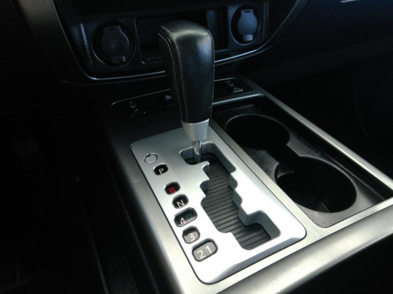 Nissan Armada Platinum 2WD 2014