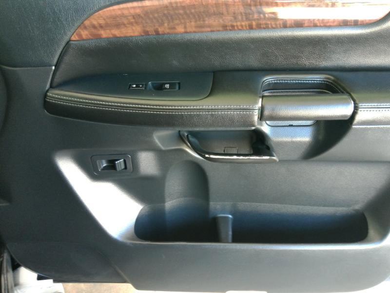 Nissan Armada Platinum 2WD 2014