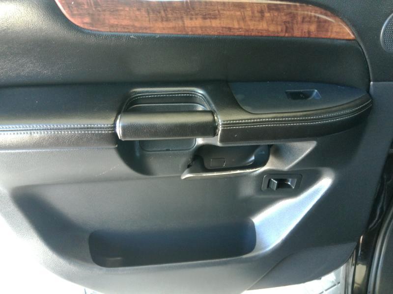 Nissan Armada Platinum 2WD 2014