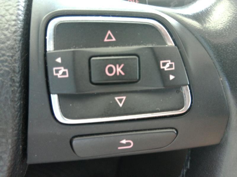 Volkswagen Golf 2.0L TDI w/Tech Package 4 Door 2013