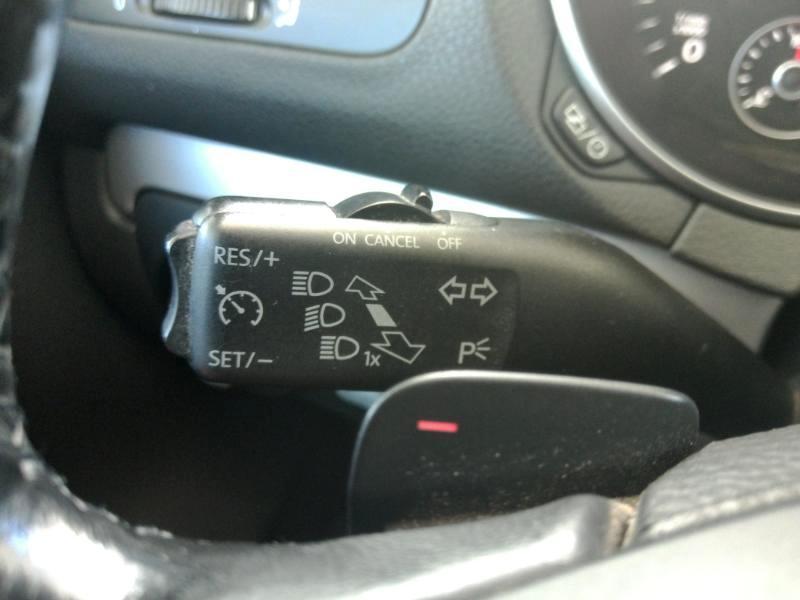 Volkswagen Golf 2.0L TDI w/Tech Package 4 Door 2013