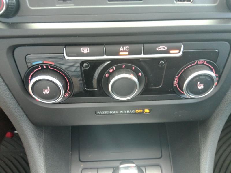 Volkswagen Golf 2.0L TDI w/Tech Package 4 Door 2013