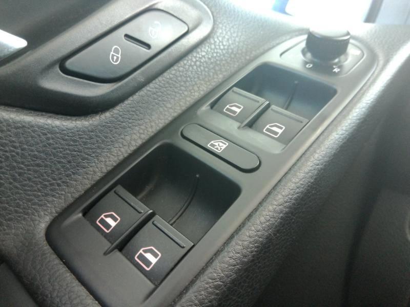 Volkswagen Golf 2.0L TDI w/Tech Package 4 Door 2013