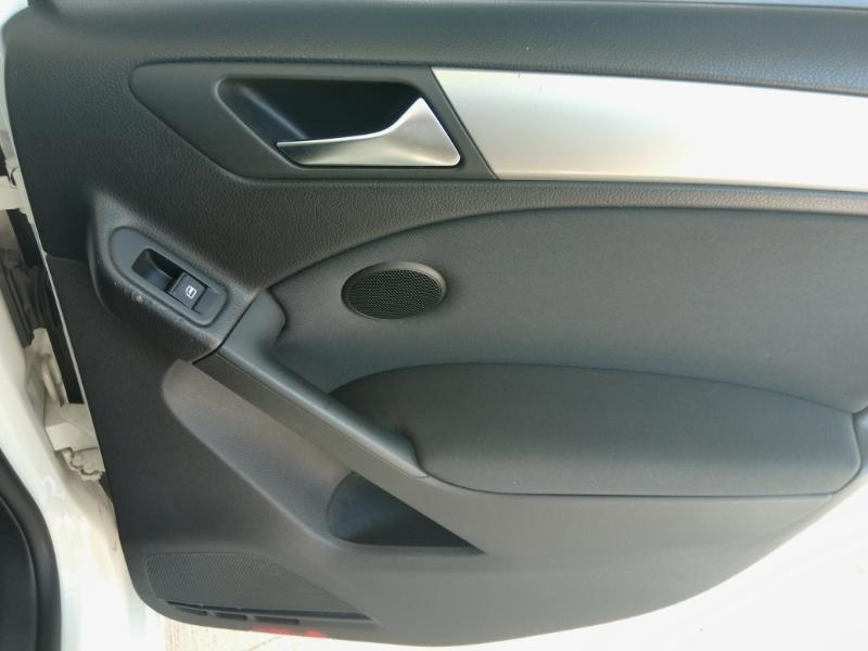 Volkswagen Golf 2.0L TDI w/Tech Package 4 Door 2013