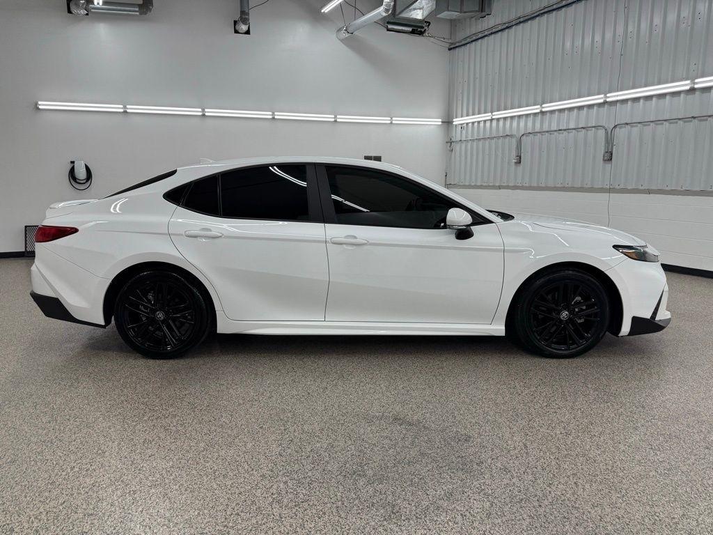 Toyota Camry Hybrid  2025