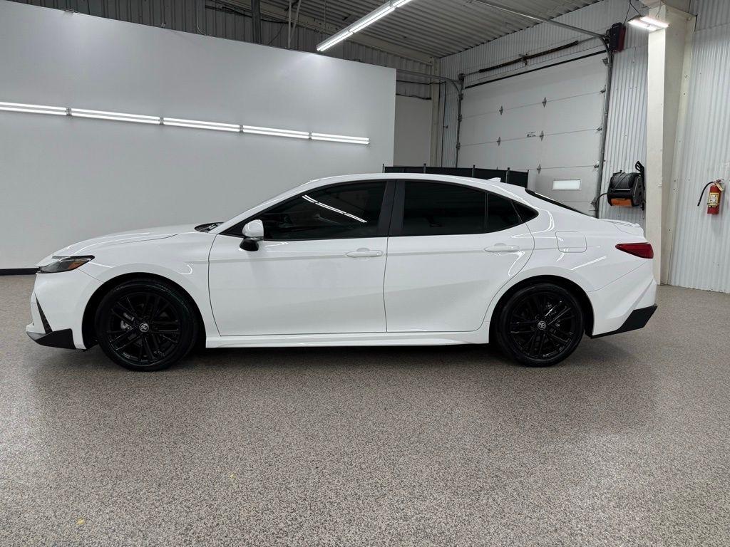 Toyota Camry Hybrid  2025