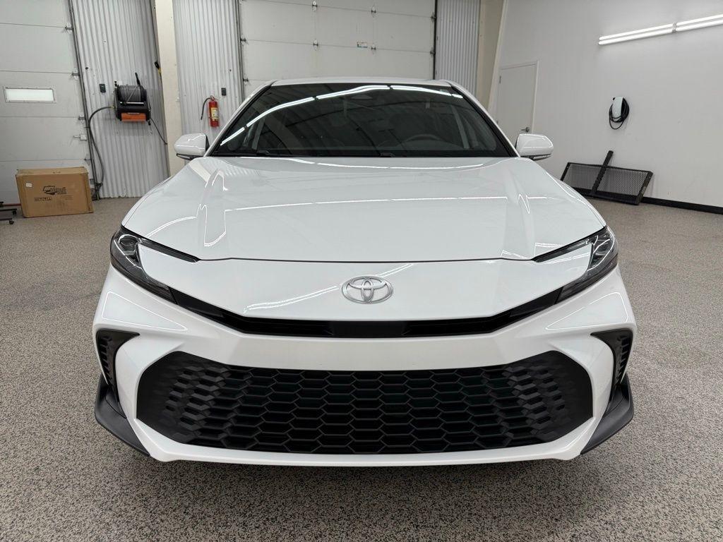 Toyota Camry Hybrid  2025