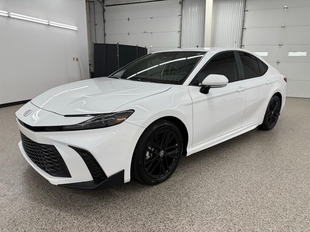 Toyota Camry Hybrid  2025