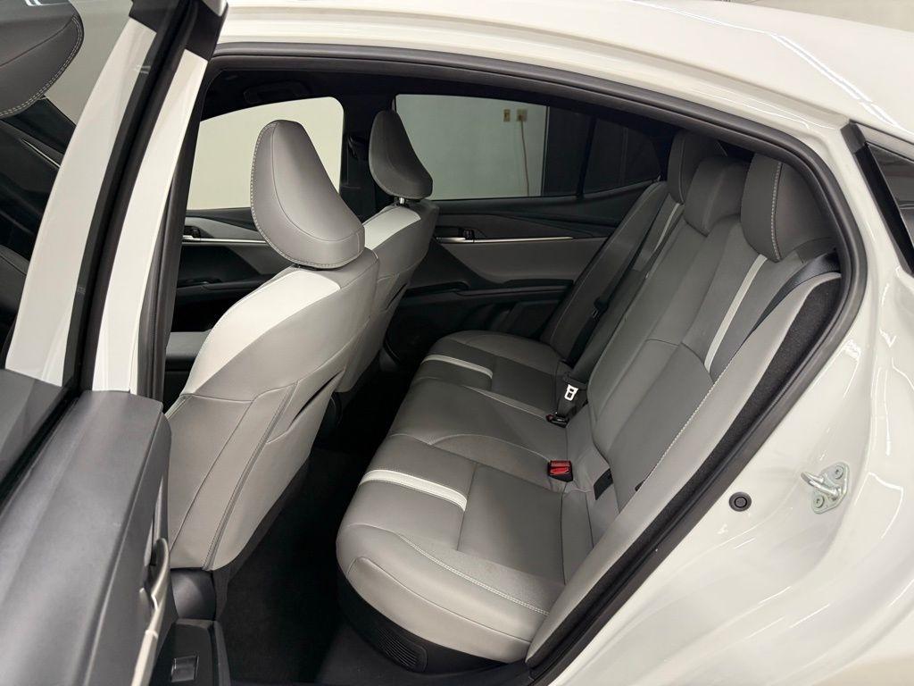 Toyota Camry Hybrid  2025