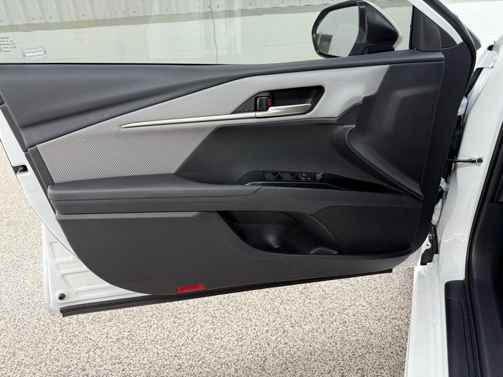 Toyota Camry Hybrid  2025