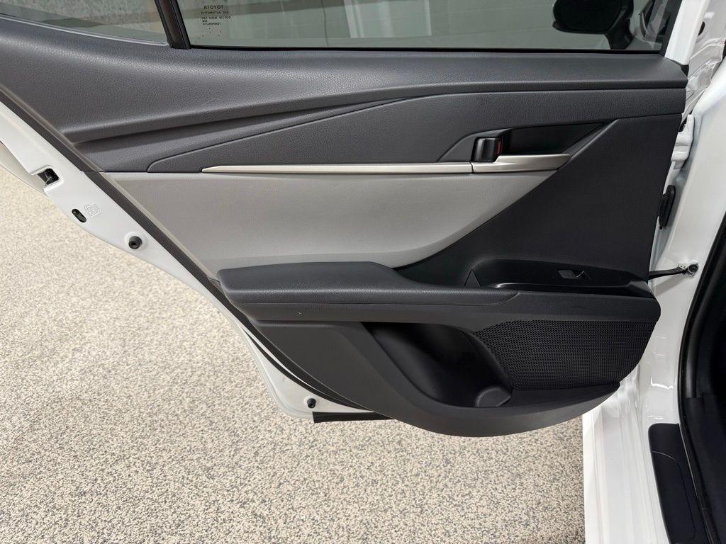 Toyota Camry Hybrid  2025