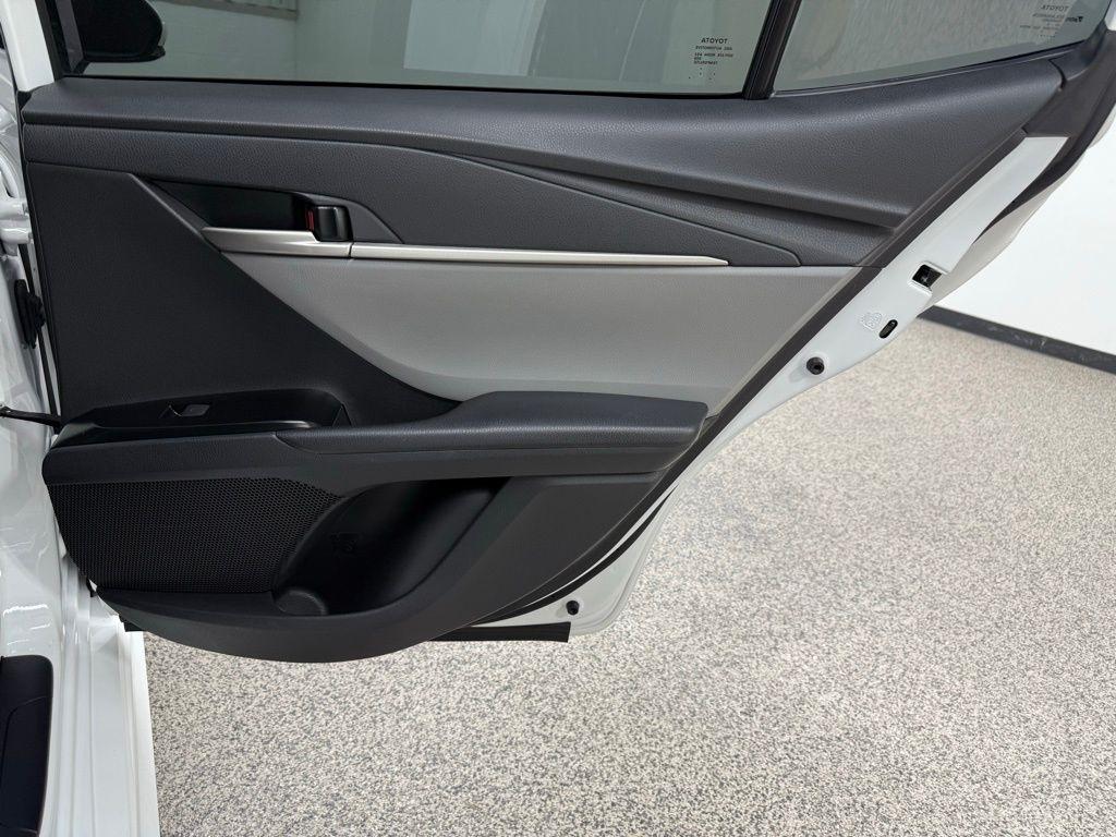 Toyota Camry Hybrid  2025