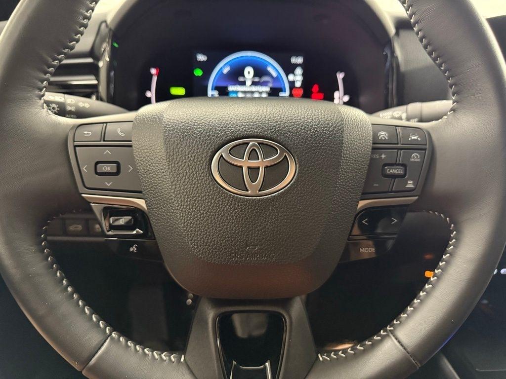 Toyota Camry Hybrid  2025