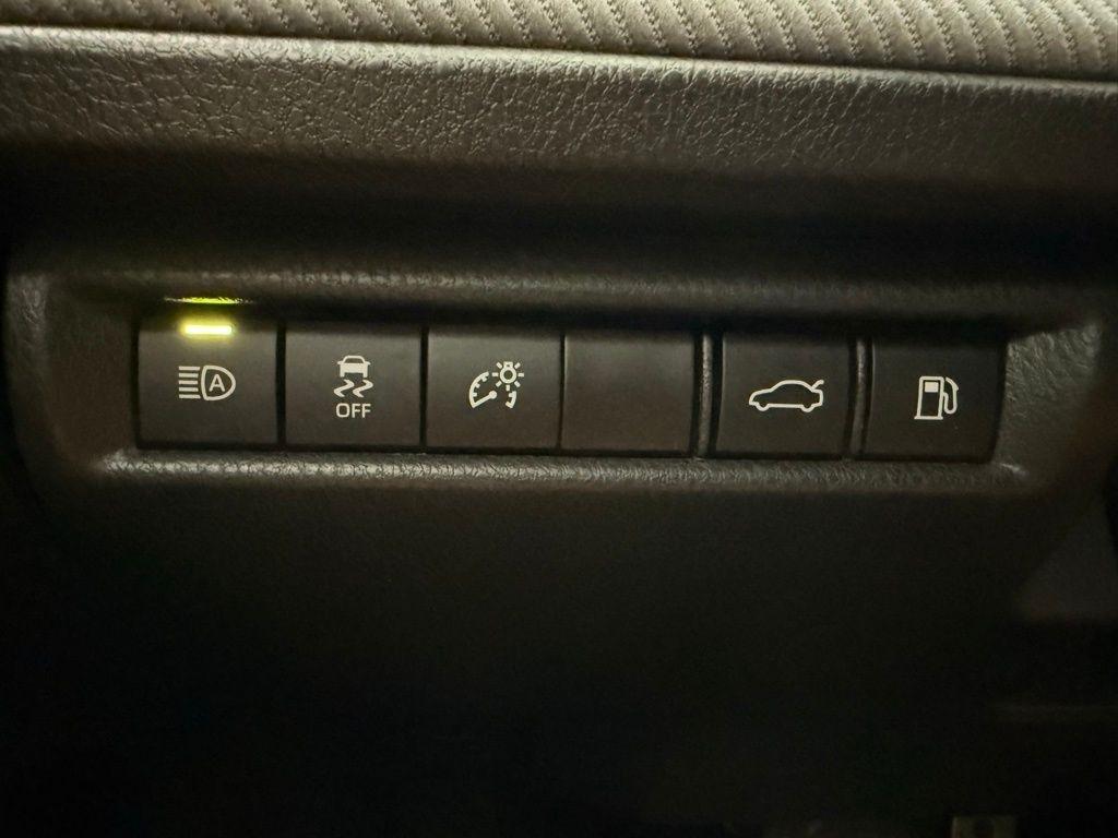 Toyota Camry Hybrid  2025