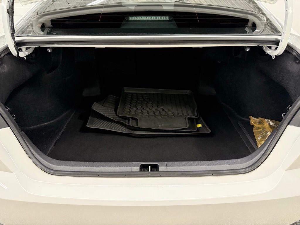 Toyota Camry Hybrid  2025