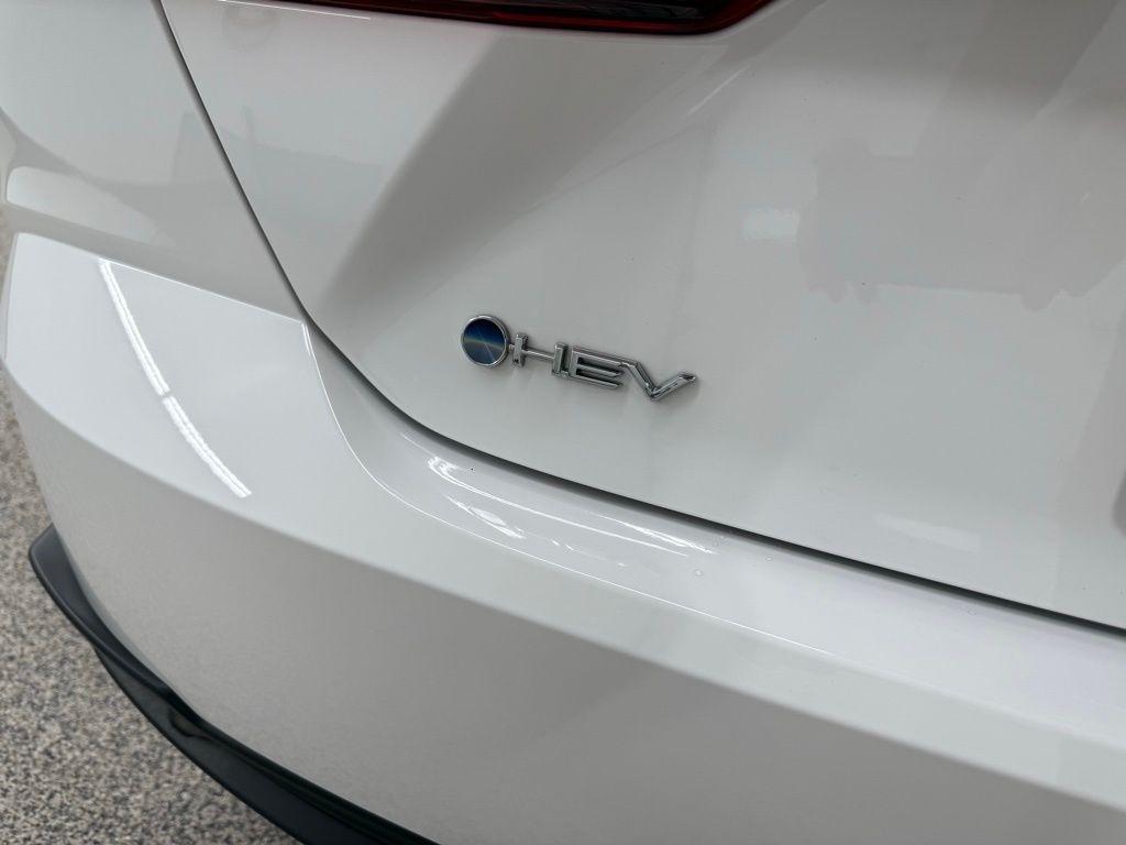 Toyota Camry Hybrid  2025