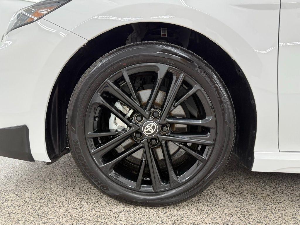 Toyota Camry Hybrid  2025