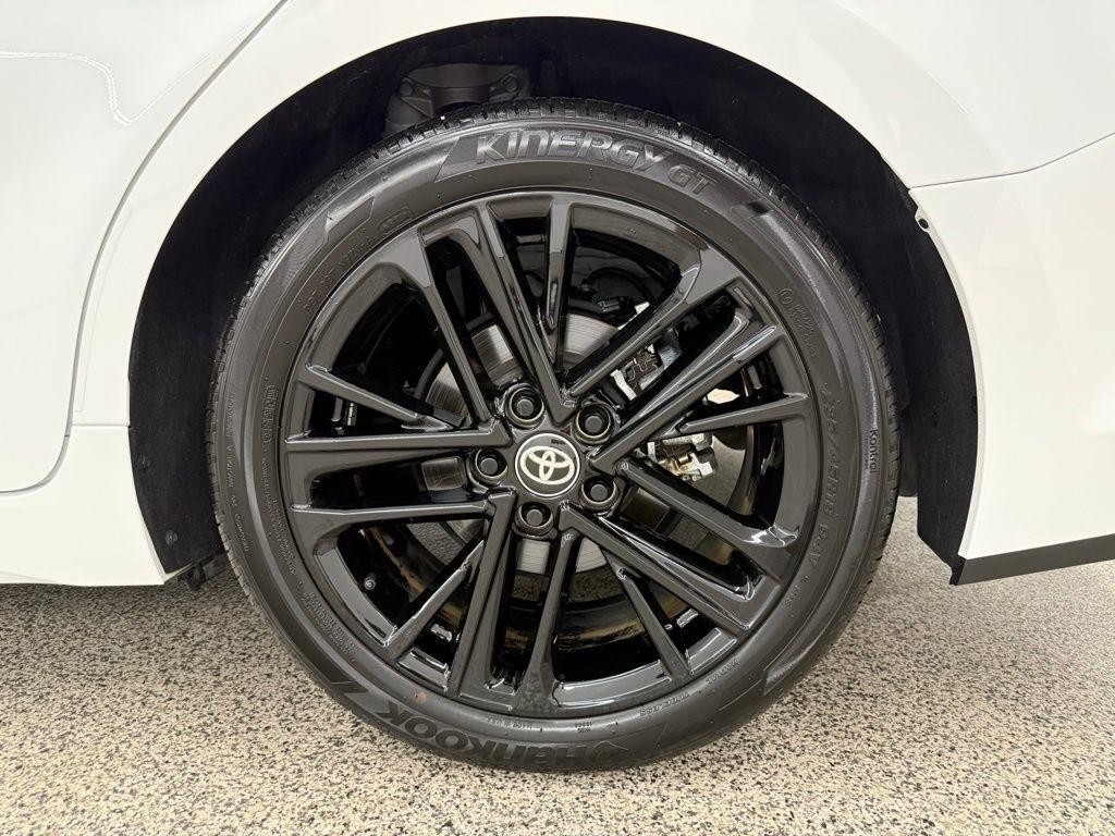 Toyota Camry Hybrid  2025