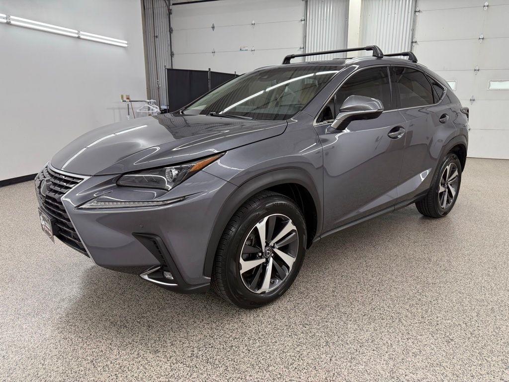 Lexus NX 200t  2019