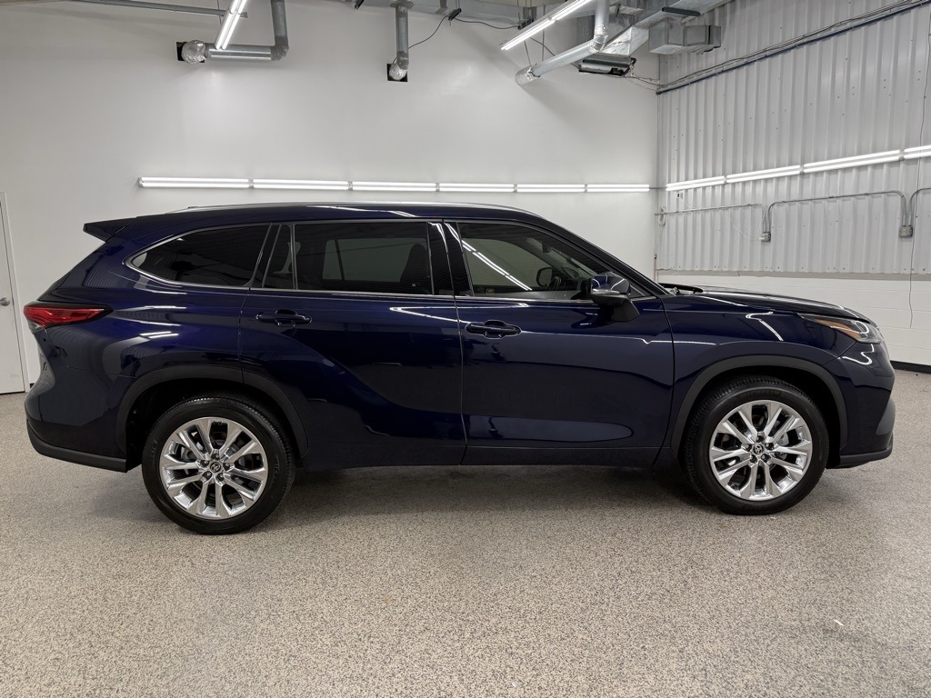 2020 Toyota Highlander Limited's photo